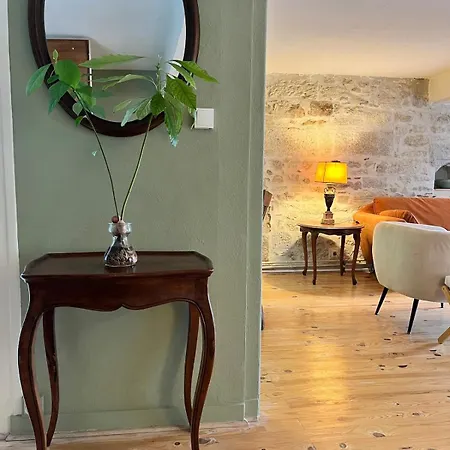 Du Clocher De La Cathedral Duplex Apartman *